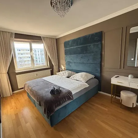 Designerwohnung Mit Balkon Und Wintergarten Apartment