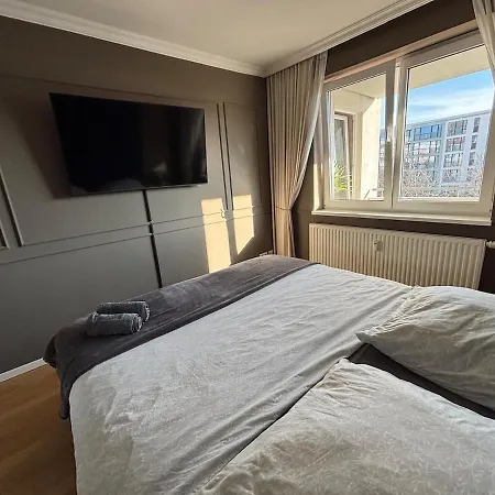 Apartment Designerwohnung Mit Balkon Und Wintergarten *