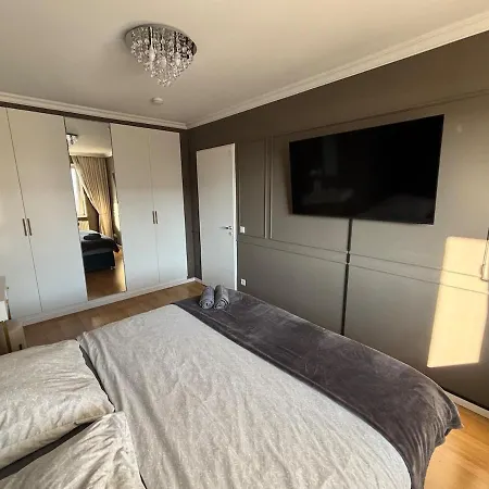 Designerwohnung Mit Balkon Und Wintergarten *
