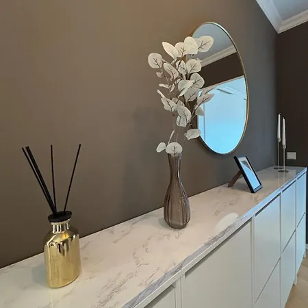 Designerwohnung Mit Balkon Und Wintergarten Apartment