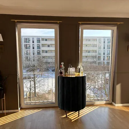 Designerwohnung Mit Balkon Und Wintergarten Apartment *