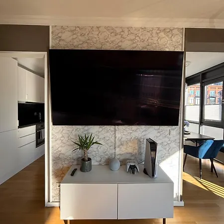Apartment Designerwohnung Mit Balkon Und Wintergarten *