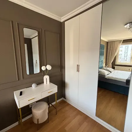 Designerwohnung Mit Balkon Und Wintergarten