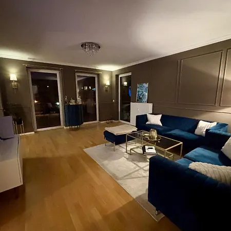 Designerwohnung Mit Balkon Und Wintergarten *
