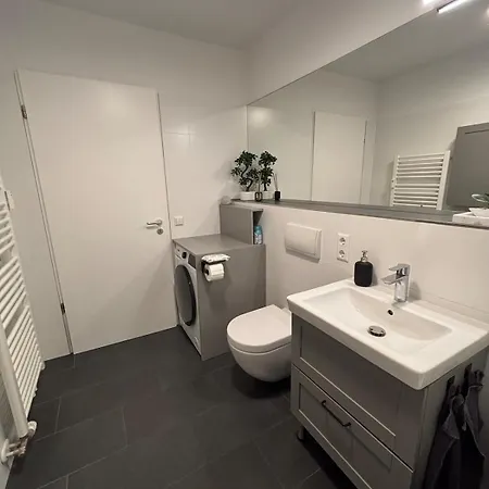 Designerwohnung Mit Balkon Und Wintergarten * Berlin